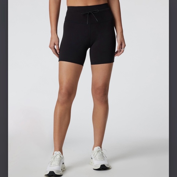 Vuori Daily Short chia brownish medium